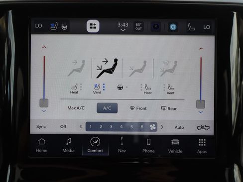 Used 2022 RAM 3500 Laramie AWD/4WD image 13