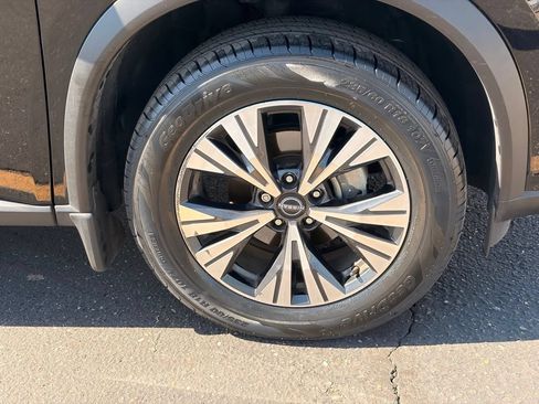 Certified 2023 Nissan Rogue SV FWD image 9