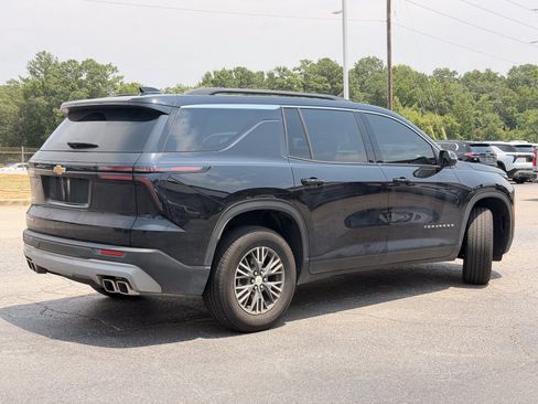 Used 2025 Chevrolet Traverse LT w/ LPO, Floor Liner Package FWD image 12