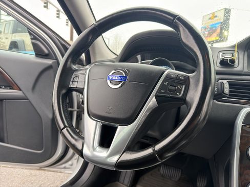 Used 2016 Volvo XC70 T5 Premier w/ Proximity Package image 22