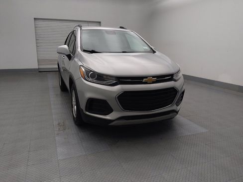 Used 2021 Chevrolet Trax LT w/ LT Convenience Package image 14