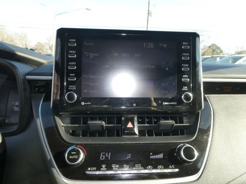 Used 2021 Toyota Corolla LE image 19