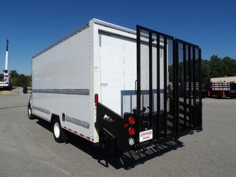 Used 2021 Ford E-350 and Econoline 350 Super Duty image 5