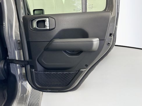 Used 2023 Jeep Wrangler Unlimited Sahara AWD/4WD image 29