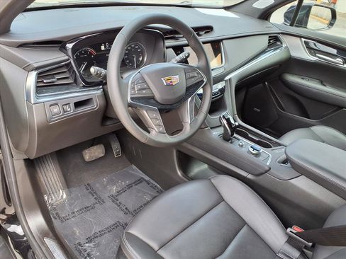 Certified 2025 Cadillac XT5 Premium Luxury AWD/4WD image 18