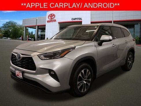 Used 2022 Toyota Highlander XLE AWD/4WD image 6