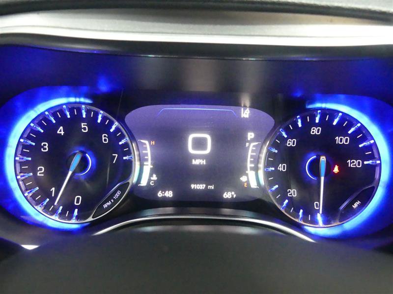 Used 2019 Chrysler Pacifica Limited w/ Advanced Safetytec Group FWD image 32