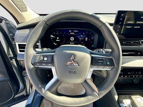 New 2026 Mitsubishi Outlander SE FWD image 11