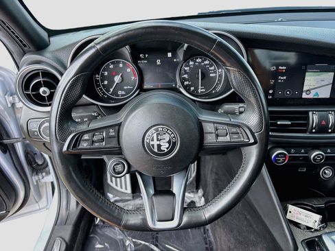 Used 2022 Alfa Romeo Giulia Ti w/ Active Assist Plus Package RWD image 11