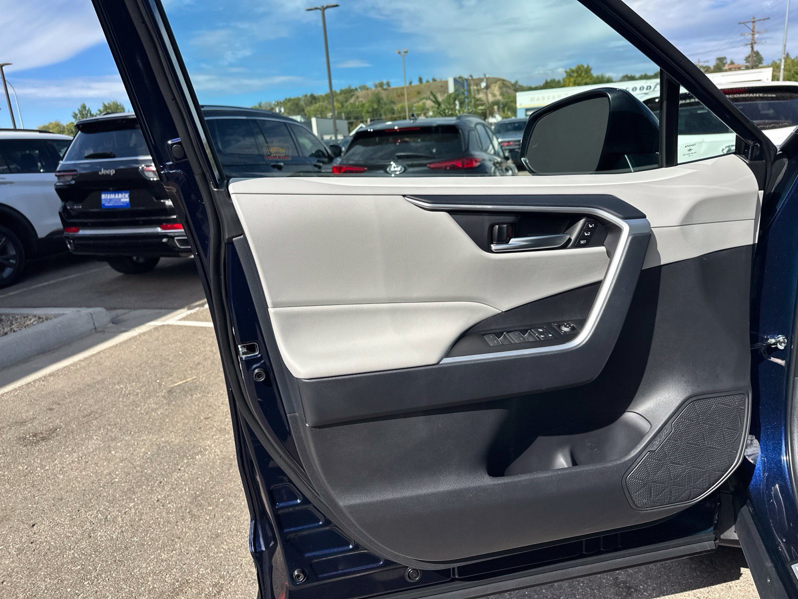 Used 2025 Toyota RAV4 XLE Premium w/ Weather Package AWD/4WD image 16