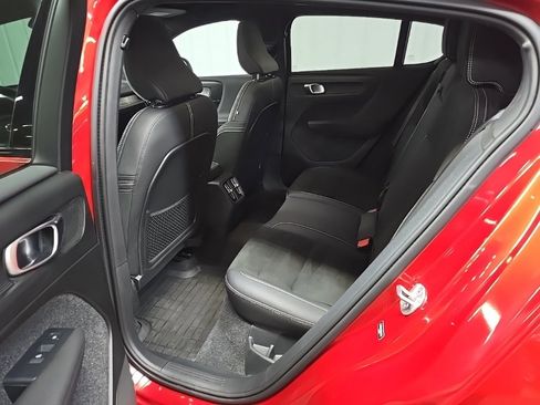 Used 2023 Volvo C40 P8 Recharge Ultimate w/ Protection Package Premier image 31