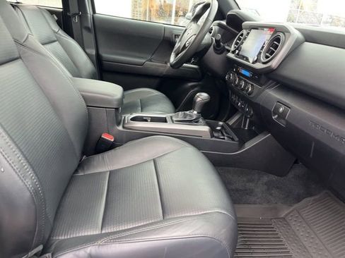 Used 2022 Toyota Tacoma TRD Sport image 25