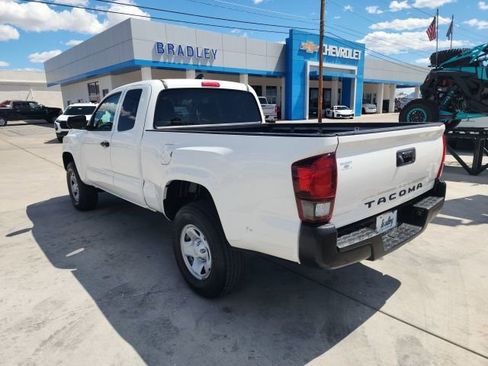 Used 2022 Toyota Tacoma SR image 6