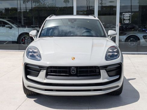 Certified 2025 Porsche Macan image 6