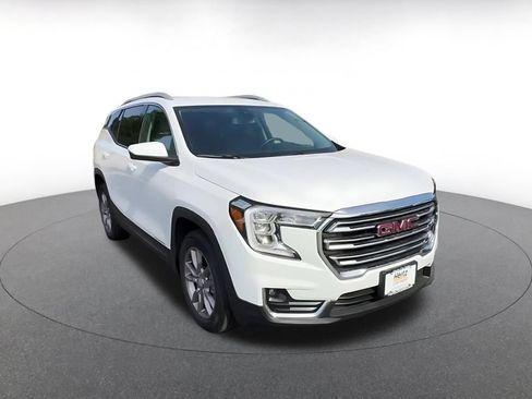 Used 2024 GMC Terrain SLT AWD/4WD image 3