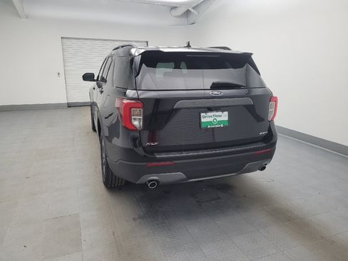 Used 2022 Ford Explorer XLT w/ Equipment Group 202A image 6