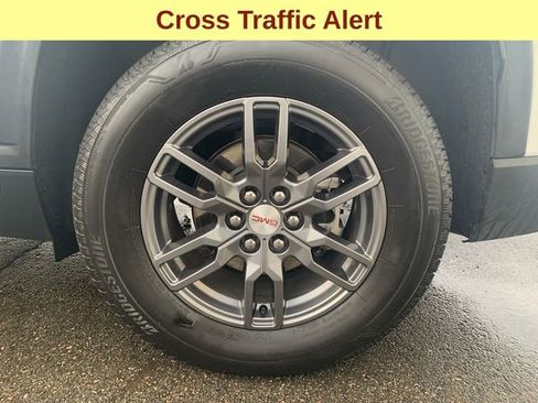 Used 2025 GMC Acadia Elevation image 9