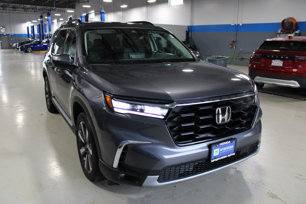 Used 2023 Honda Pilot Touring image 3