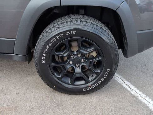 Used 2022 Jeep Cherokee Trailhawk w/ Premium Leather Package AWD/4WD image 14
