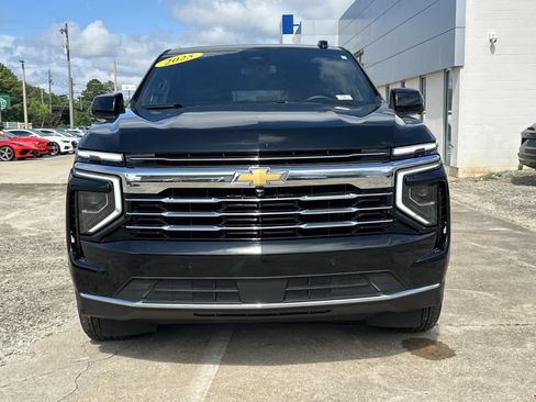 Certified 2025 Chevrolet Suburban LT RWD image 2