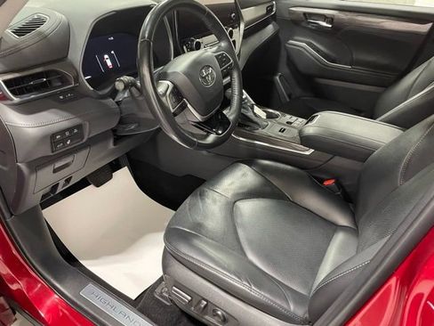 Used 2023 Toyota Highlander Limited image 18