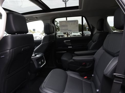 New 2025 Ford Expedition Platinum w/ Driver's Package image 43