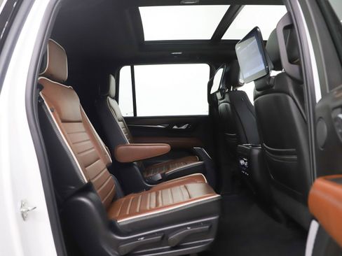 Used 2023 GMC Yukon XL Denali Ultimate image 13