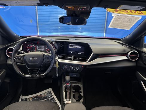 Used 2024 Chevrolet Trax RS FWD image 24