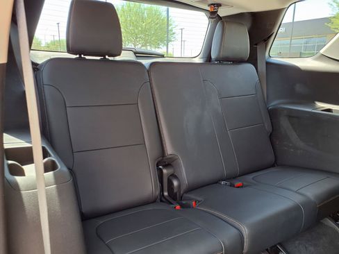 Used 2021 Chevrolet Traverse RS w/ LPO, Floor Liner Package FWD image 16