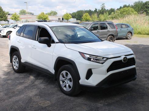 Used 2025 Toyota RAV4 LE AWD/4WD image 3