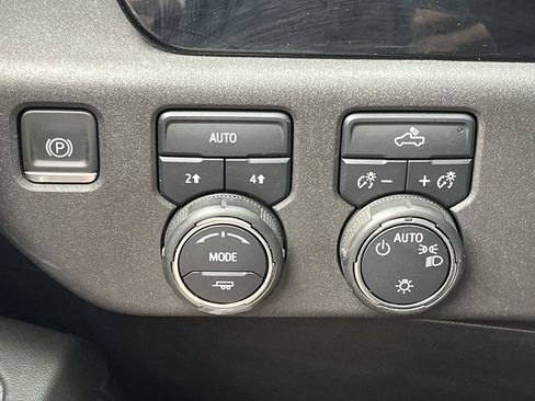 Certified 2022 Chevrolet Silverado 1500 LT AWD/4WD image 18