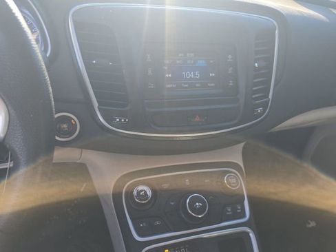 Used 2016 Chrysler 200 Limited image 13