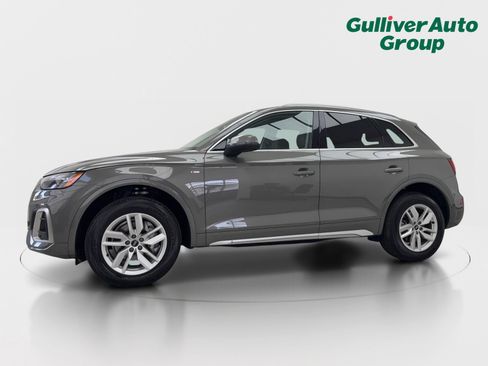 Used 2023 Audi Q5 2.0T Premium w/ Convenience Package AWD/4WD image 2