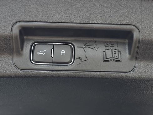 Used 2021 Ford Explorer XLT w/ Equipment Group 202A image 14