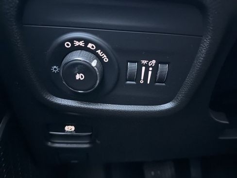 Used 2022 Jeep Grand Cherokee Limited image 19