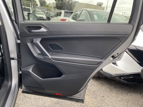 Used 2020 Volkswagen Tiguan SE image 21