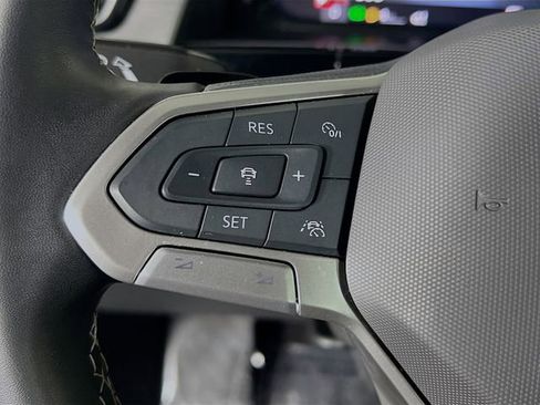 Used 2024 Volkswagen Atlas Cross Sport SE image 17