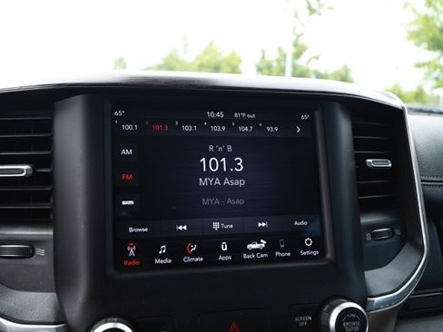 Used 2019 RAM 1500 Laramie RWD image 9
