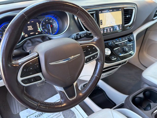 Used 2019 Chrysler Pacifica Touring-L w/ Advanced Safetytec Group FWD image 25