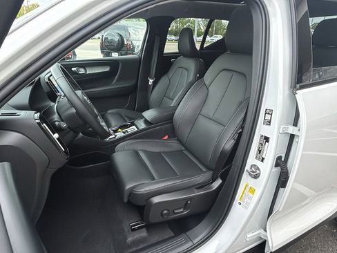 Certified 2026 Volvo XC40 B5 Plus AWD/4WD image 25