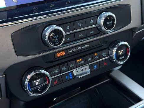 Used 2022 Ford F250 Lariat w/ Black Appearance Package image 30