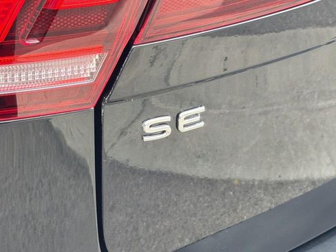 Used 2022 Volkswagen Tiguan SE R-Line FWD image 28
