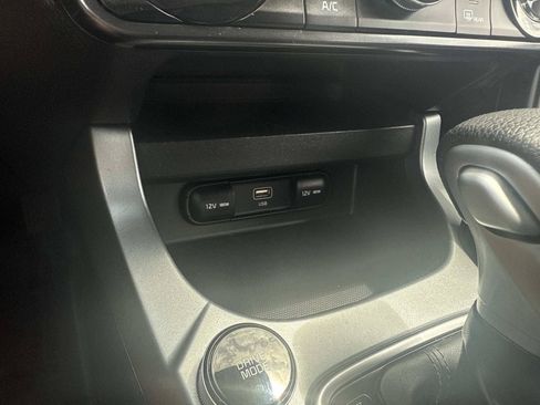 Used 2024 Kia Seltos LX AWD/4WD image 25