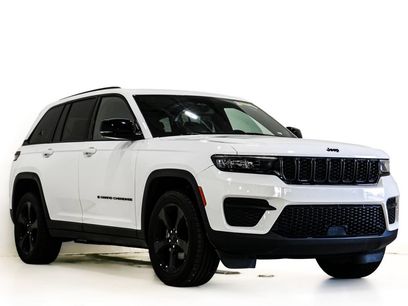 Used 2023 Jeep Grand Cherokee Altitude