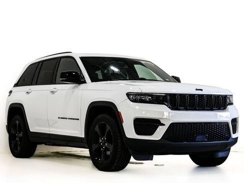 Used 2023 Jeep Grand Cherokee Altitude AWD/4WD image 1