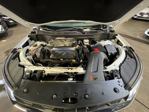 Used 2025 Chevrolet Trax LT w/ LT Convenience Package image 31