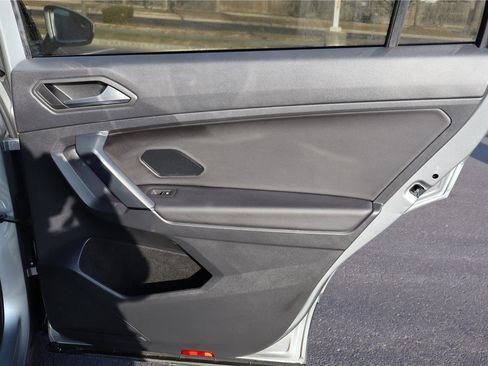 Used 2019 Volkswagen Tiguan SEL image 31