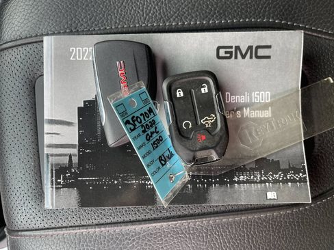 Used 2022 GMC Sierra 1500 Denali w/ Denali Reserve Package AWD/4WD image 10