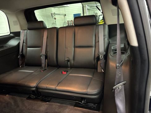 Used 2014 Cadillac Escalade Premium image 15