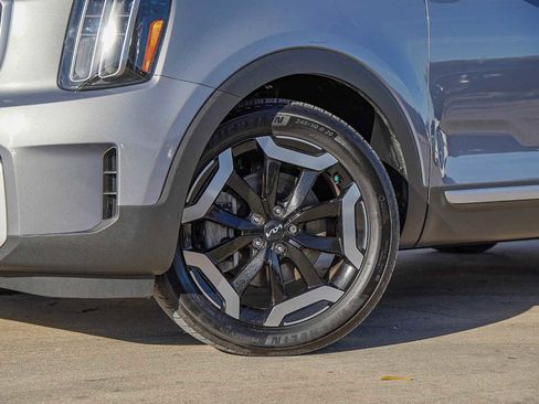 Certified 2024 Kia Telluride EX w/ EX Captain's Chair Package image 2